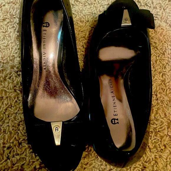 These black patent wedges are in like new condition! - Picture 1 of 5